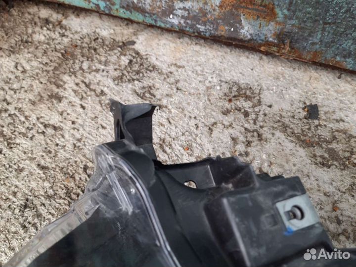 Фара левая Toyota C-HR 2019