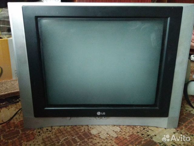Телевизор с кронштейном