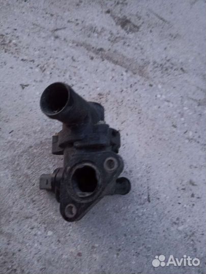 Skoda Fabia корпус термостата