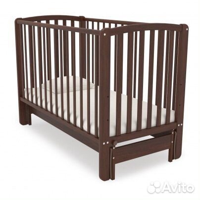 Детская кроватка с продольным маятником