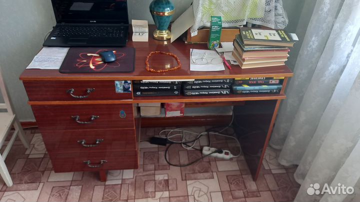 Письменный стол