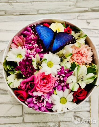 Букет на 8 марта с бабочками
