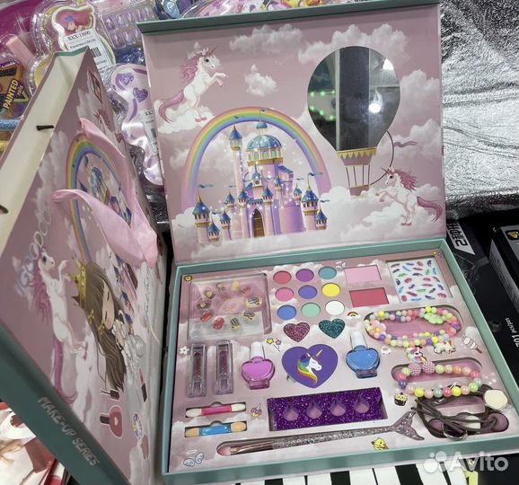 Набор десткой косметики с украшениями