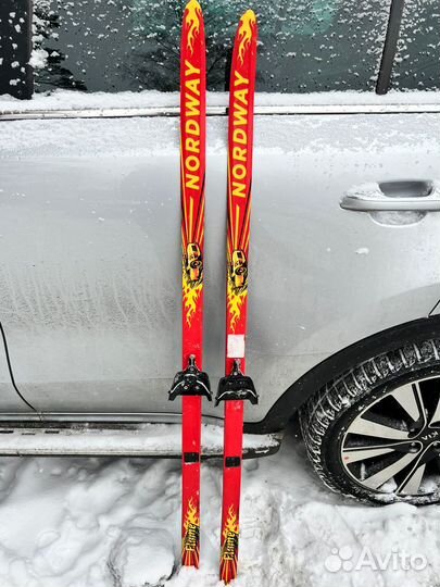 Продам детские беговые лыжи с ботинками