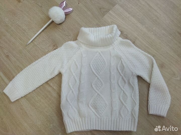 Свитер для девочки белоснежный