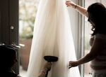 Отпаривание и одевание свадебного платья