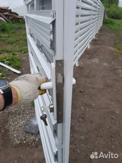 Забор из евроштакетника