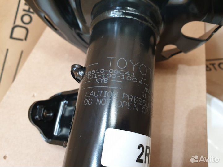 Амортизатор передний правый Toyota Camry V70