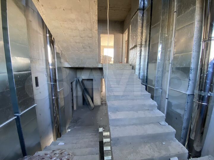 3-к. квартира, 128 м², 8/10 эт.