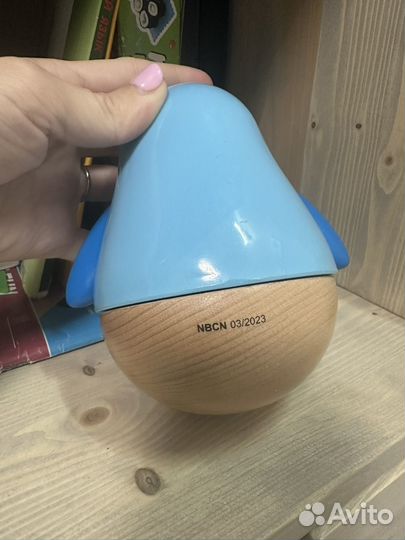 Неваляшка hape пингвин
