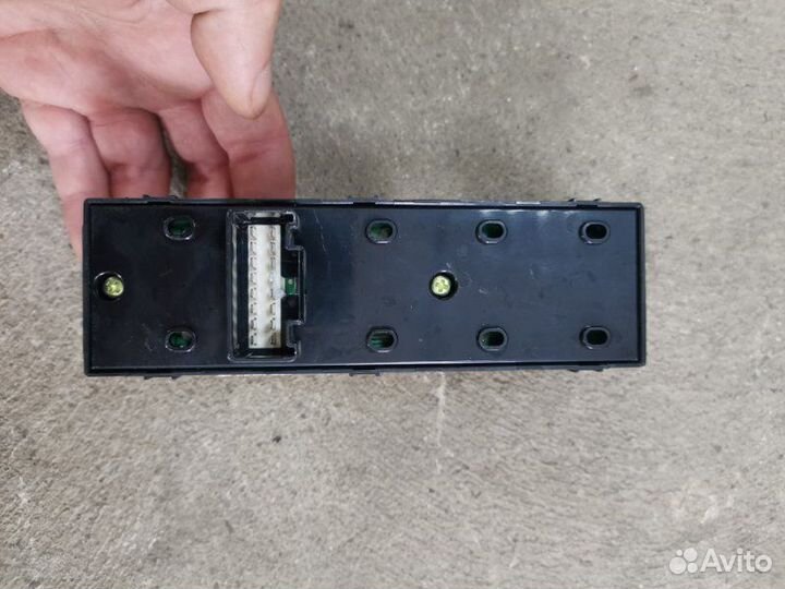 Блок управления стеклоподъемниками передний левый