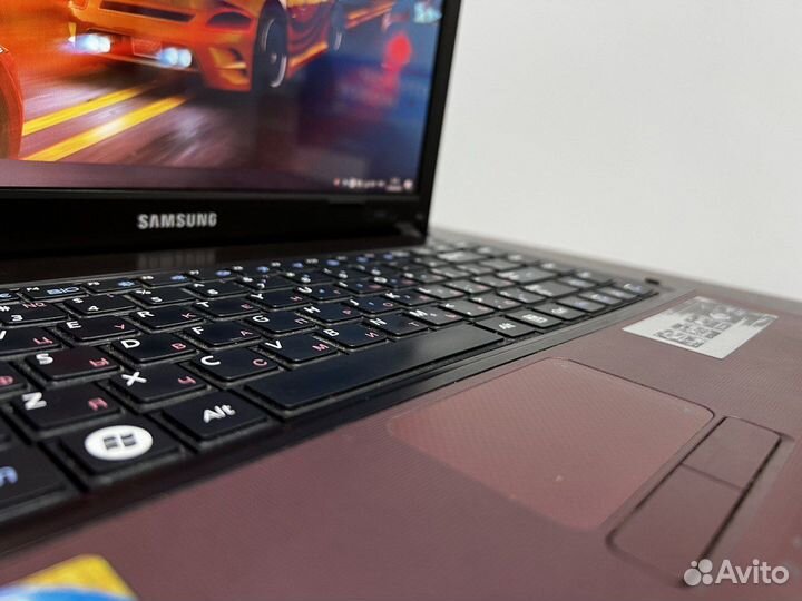 Быстрый ноутбук samsung/Intel Core I3/SSD