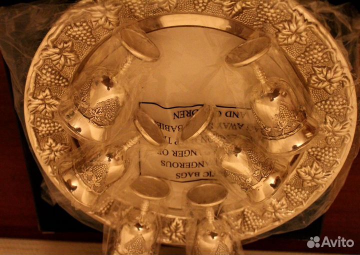 Подарочный набор рюмок с подносом новый