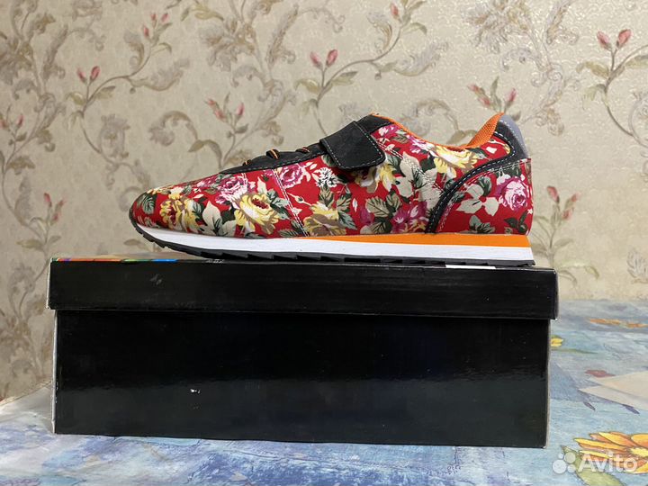 Кроссовки женские 39 размер