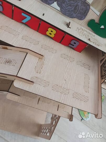 Парковка гараж для машинок, полка, игрушка