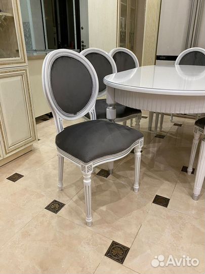 Стол и Стулья