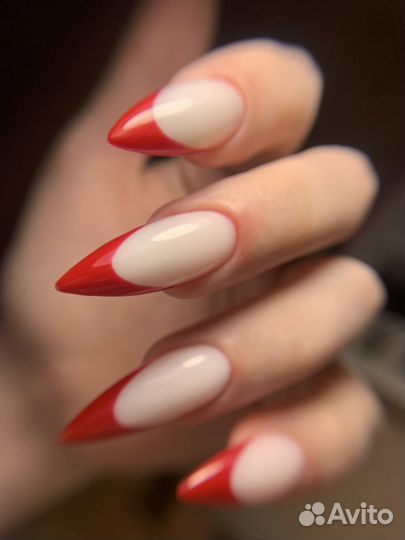 Модель Наращивание ногтей маникюр