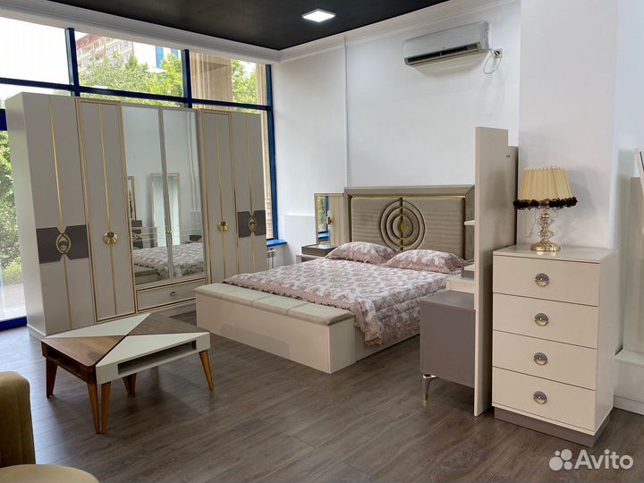 Спальный гарнитур