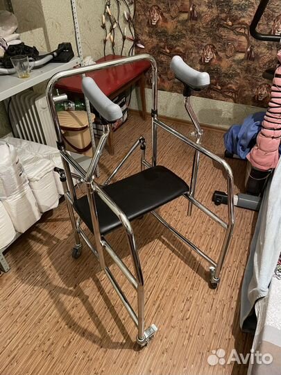 Ходунки подлокотные на 4 колесах