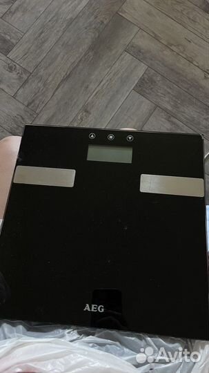 Весы напольные электронные б/у