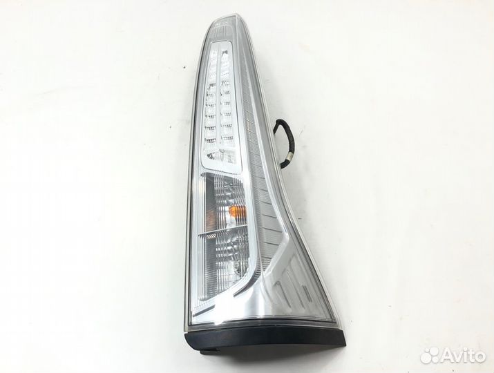 Фонарь правый Nissan Serena NC26 MR20DD 2014