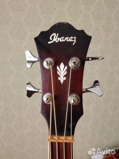 Электроакустический бас Ibanez