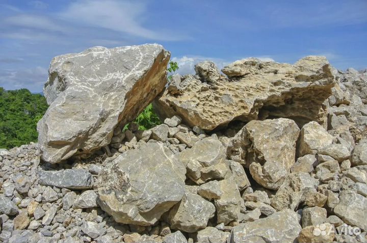 Природный камень булыжник постав. от 20 м3