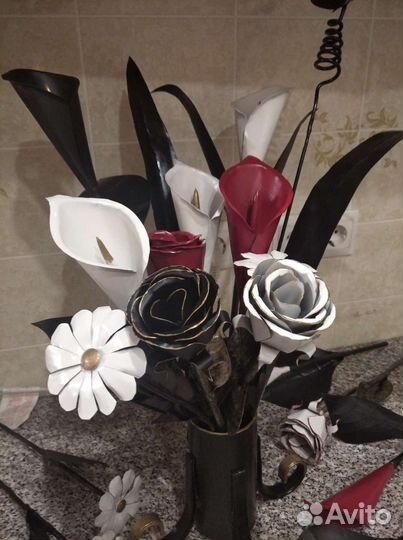 Металлические кованые цветы розы каллы ромашки