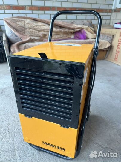 Осушитель воздуха промышленный Master DH 752