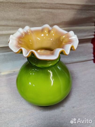 Красивая винтажная ваза