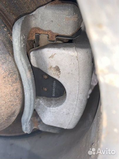 Суппорт передний правый Kia Sorento 2