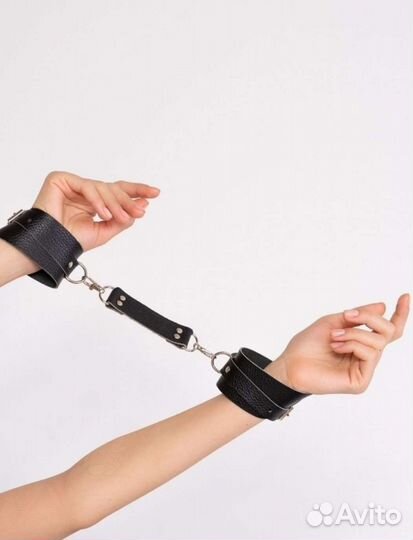 Кожаные наручники