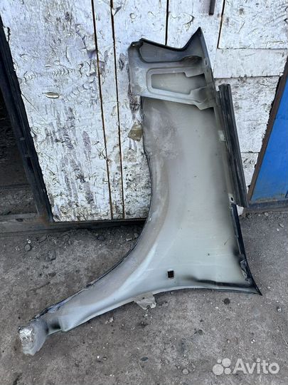 Крыло правое Renault Logan