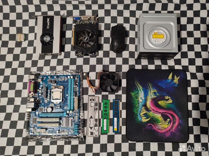 Коробка с комплектующими для пк