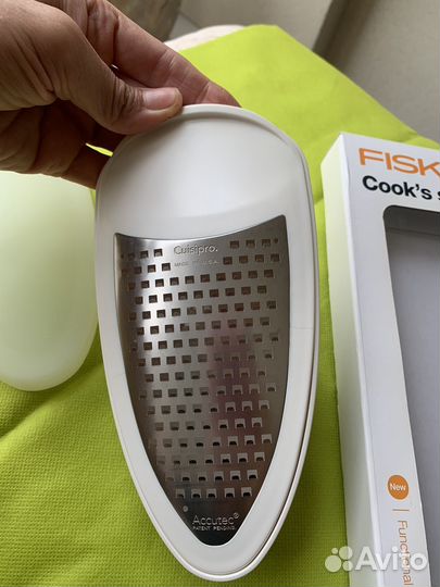 Нож Fiskars Сыротерка Cuisipro Accutec