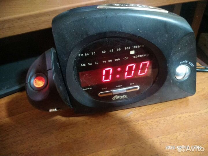 Часы электронные настольные