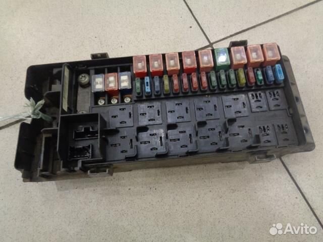 Блок предохранителей подкапотный Land Rover Disco