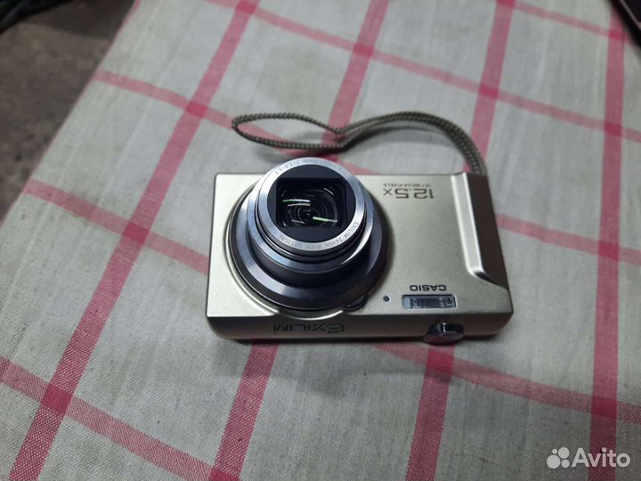 Компактный фотоаппарат casio