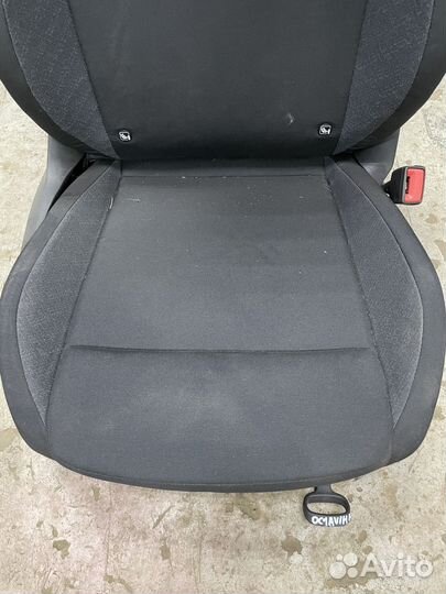 Сиденье переднее правое Skoda Octavia 4 A8