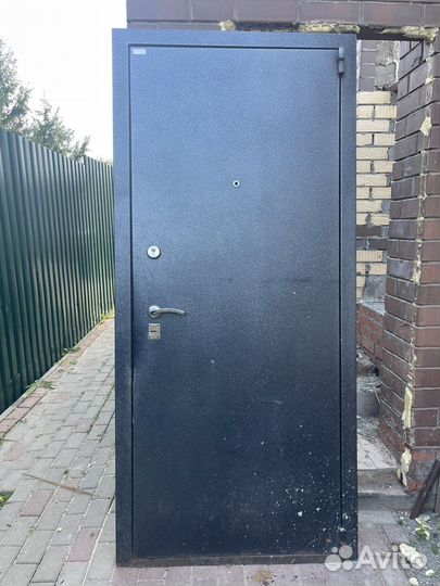 Дверь входная металлическая уличная