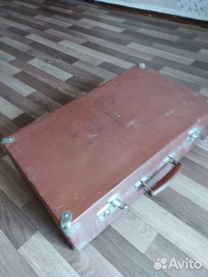 Продам 2 старых чемодана времён СССР 50-е годы