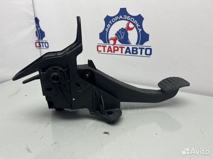 Педаль сцепления Renault Logan 2 K7MA812 2018