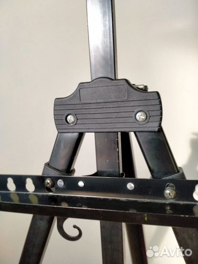 Тренога б/у, легкая (750 гр), удобная, раскладная