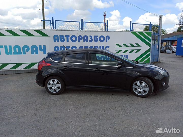 Накладка переднего крыла правого Ford Focus 3 HB О