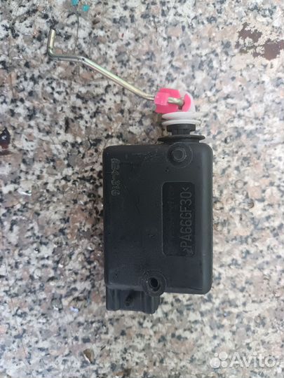 Замок багажника Рено Дастер Renault Duster