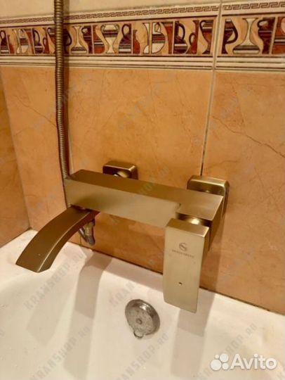 Смеситель для ванны Grocenberg GB8007 Золото