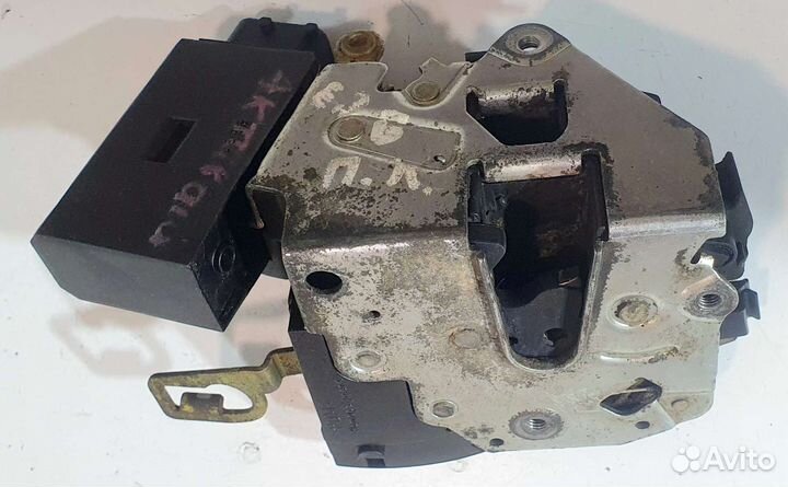 Замок двери передней левой BMW E36