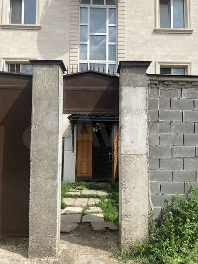 Коттедж 1100 м² на участке 7 сот.