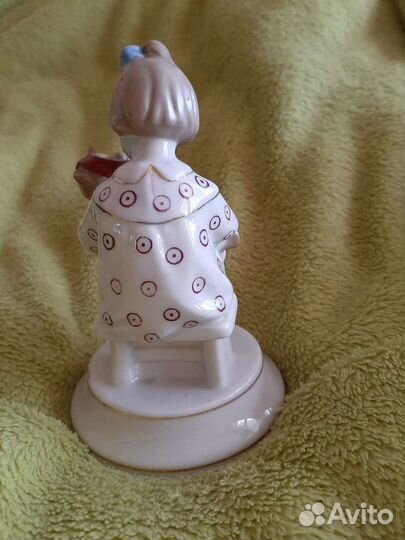 Фарфоровая статуэтка Девочка с мишкой зхк Полонне