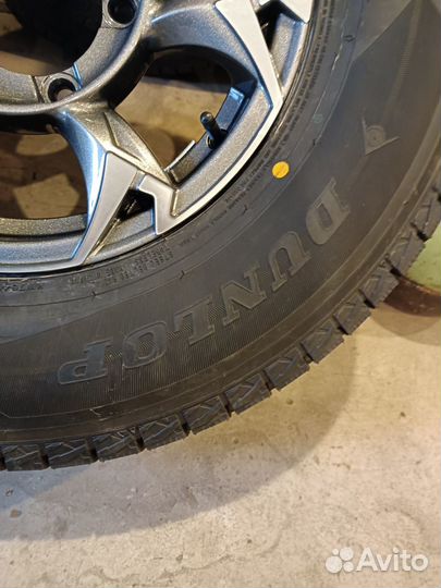 Dunlop Winter Maxx SJ8 215/80 R15 102